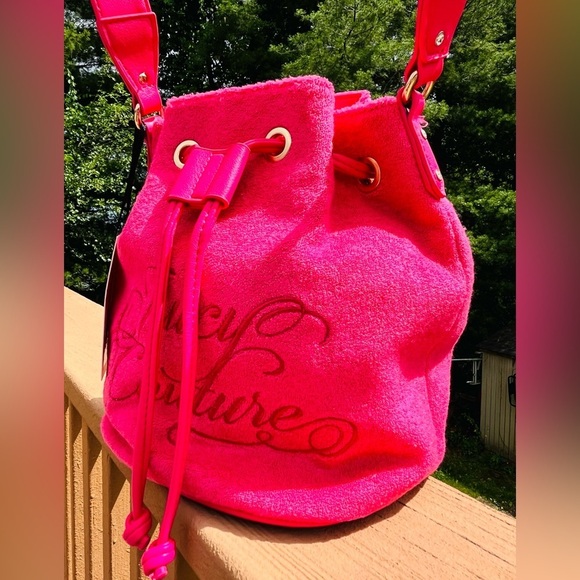 Juicy Couture Pink Terry Cloth Bucket Bag Pink Flash Crossbody Drawstring NWT - Picture 3 of 4